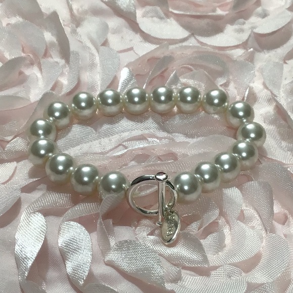 NEW!  Faux Pearl Toggle Bracelet! - Picture 1 of 2